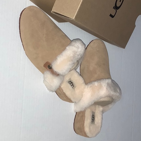 UGG Shoes - NIB UGG Slippers - Size 7